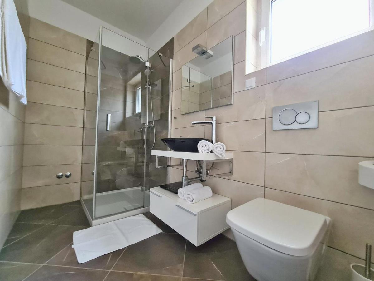 Spacious Villa With Pool, Indoor Jacuzzi And Sauna Near Porec Visnjan Ngoại thất bức ảnh