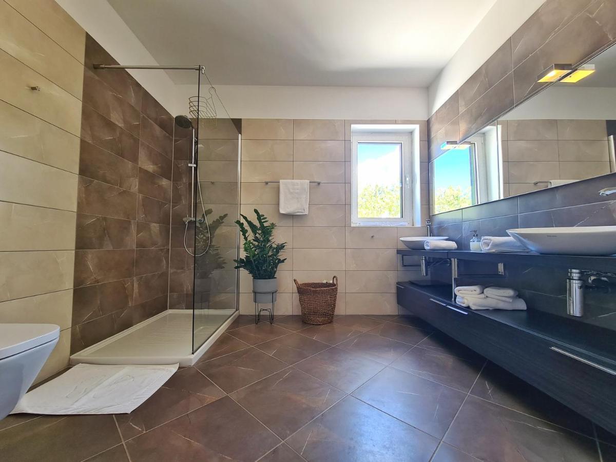Spacious Villa With Pool, Indoor Jacuzzi And Sauna Near Porec Visnjan Ngoại thất bức ảnh
