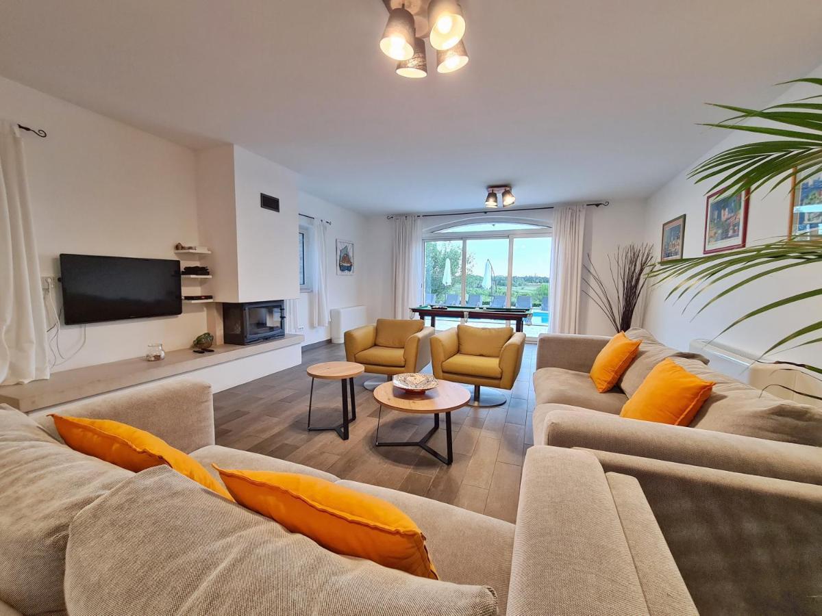 Spacious Villa With Pool, Indoor Jacuzzi And Sauna Near Porec Visnjan Ngoại thất bức ảnh