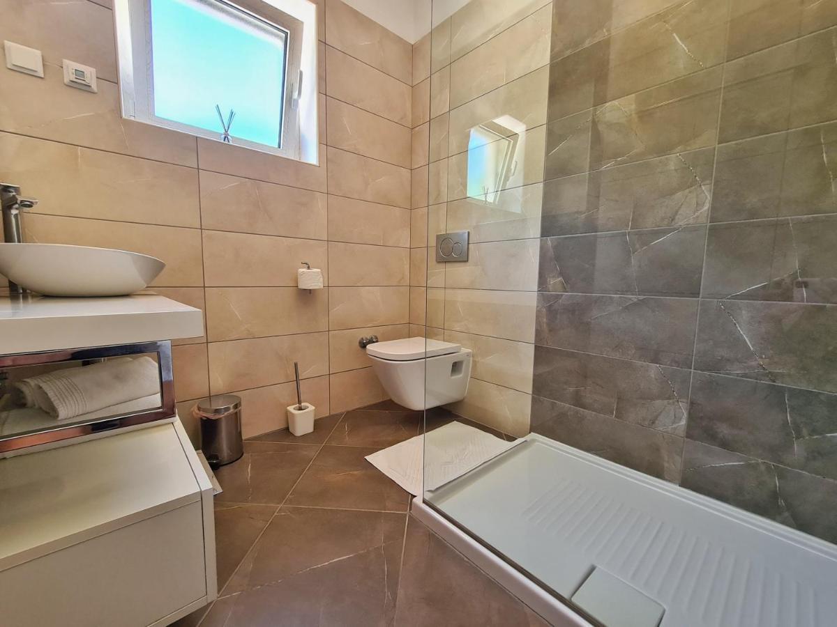 Spacious Villa With Pool, Indoor Jacuzzi And Sauna Near Porec Visnjan Ngoại thất bức ảnh